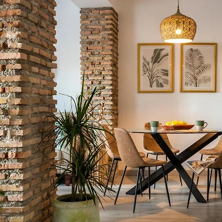 Genteel Mano De Hierro Apartment